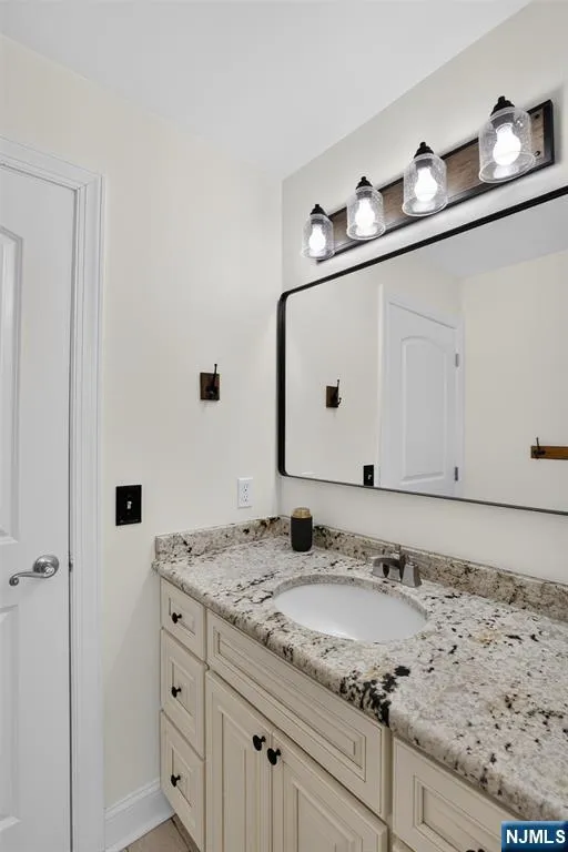 893 Lakehurst Avenue Jackson, NJ 08527
