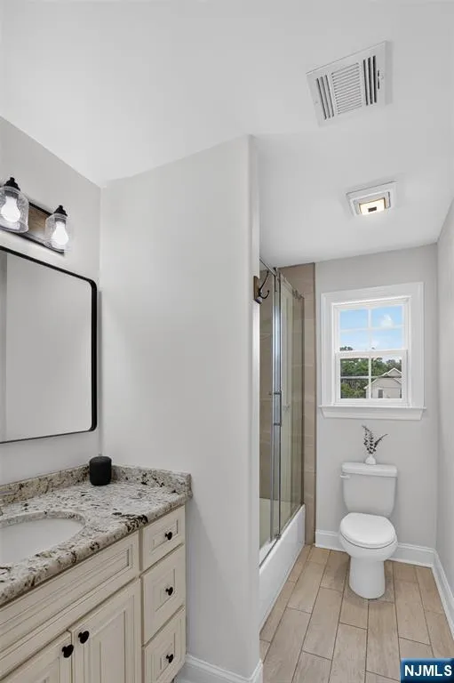893 Lakehurst Avenue Jackson, NJ 08527