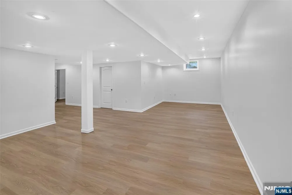 893 Lakehurst Avenue Jackson, NJ 08527