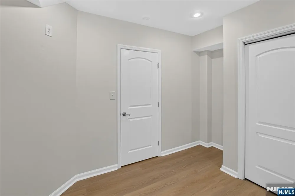 893 Lakehurst Avenue Jackson, NJ 08527