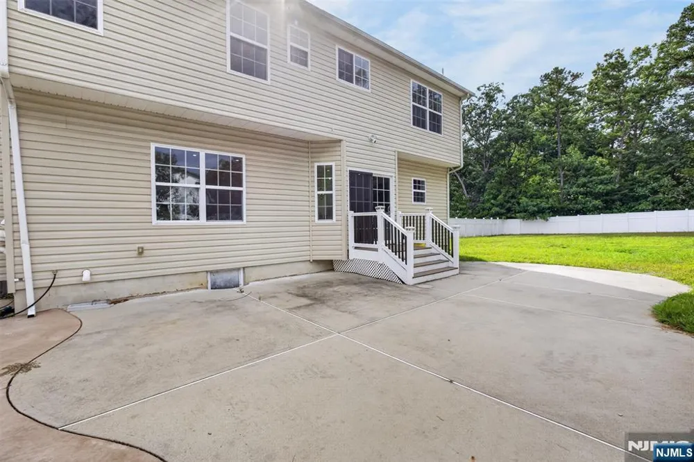893 Lakehurst Avenue Jackson, NJ 08527