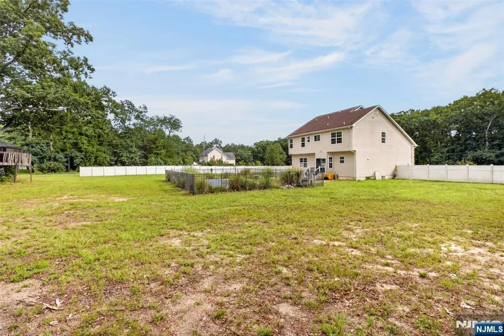 893 Lakehurst Avenue Jackson, NJ 08527