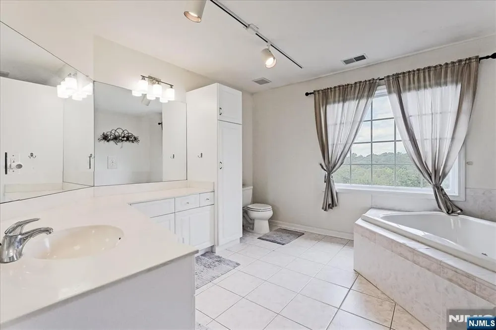 15 Dana Drive Lafayette, NJ 07848