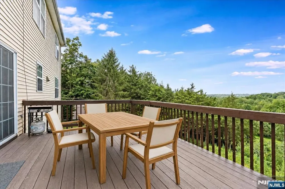 15 Dana Drive Lafayette, NJ 07848