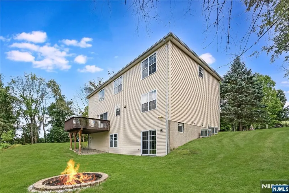 15 Dana Drive Lafayette, NJ 07848