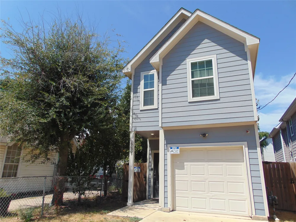 2239 Anderson Street Dallas, TX 75215