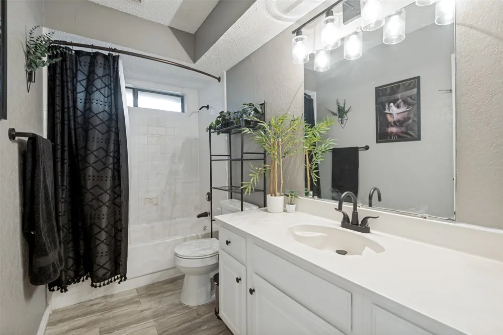 1006 Ridgeview Carrollton, TX 75007
