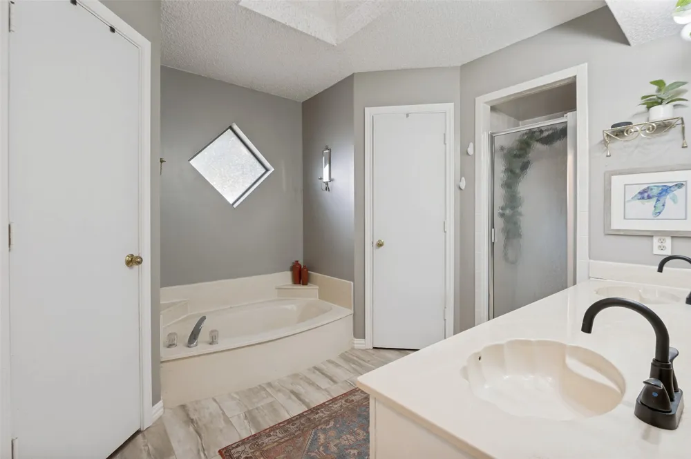 1006 Ridgeview Carrollton, TX 75007