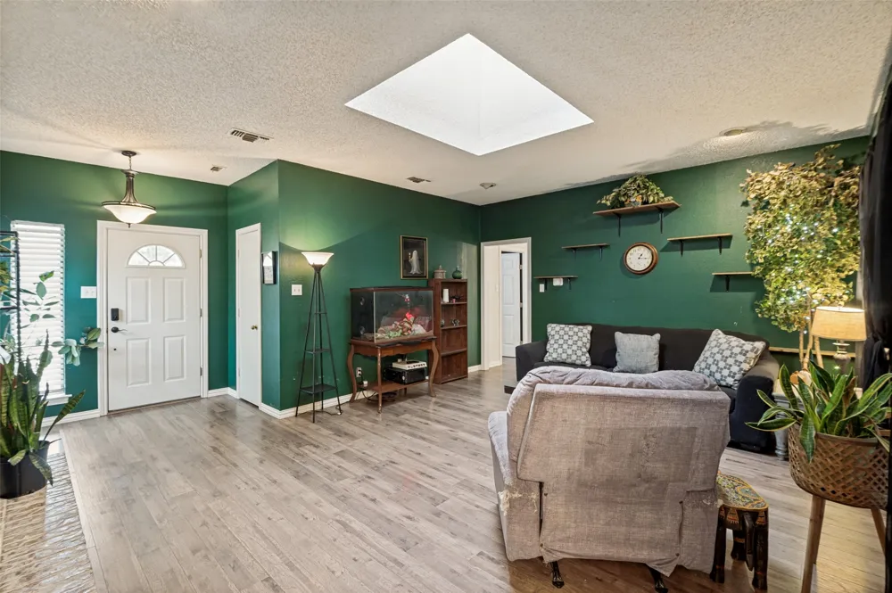 1006 Ridgeview Carrollton, TX 75007