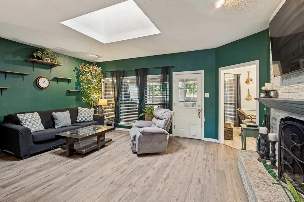 1006 Ridgeview Carrollton, TX 75007