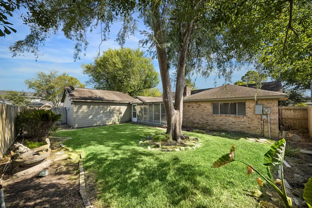 11302 Brighton Lane Meadows Place, TX 77477
