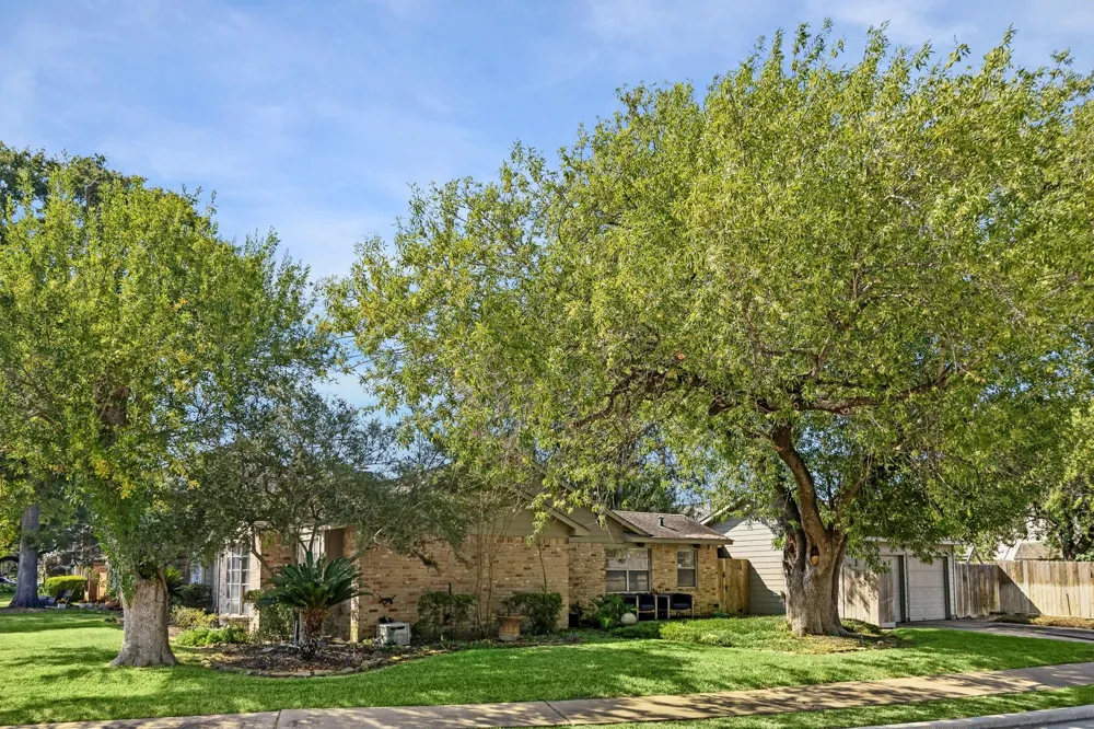 11302 Brighton Lane Meadows Place, TX 77477