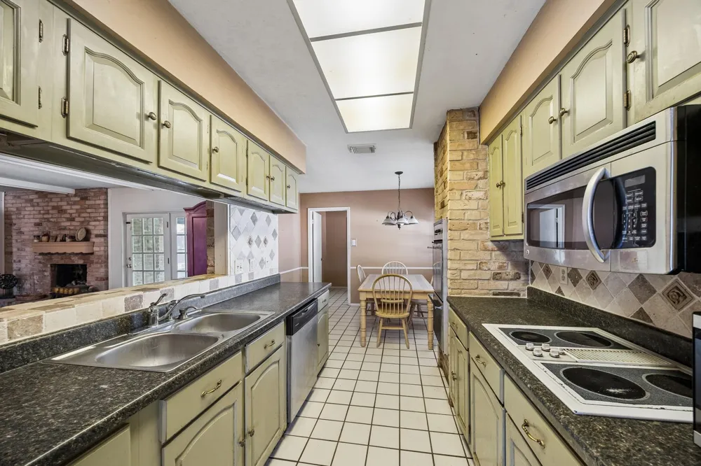11302 Brighton Lane Meadows Place, TX 77477