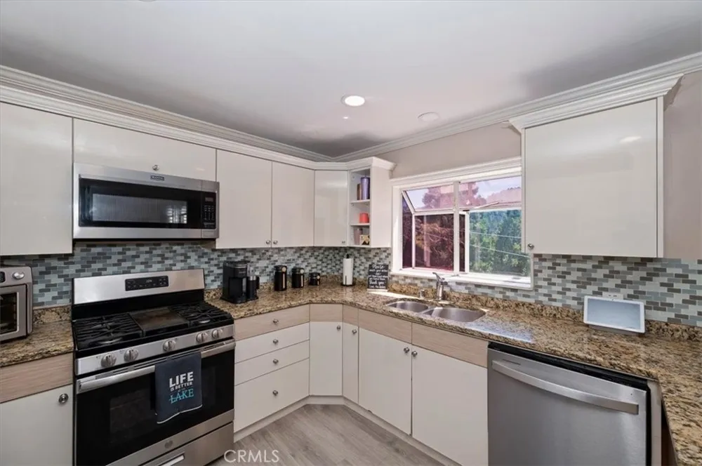 24288 Zurich Drive Crestline, CA 92325