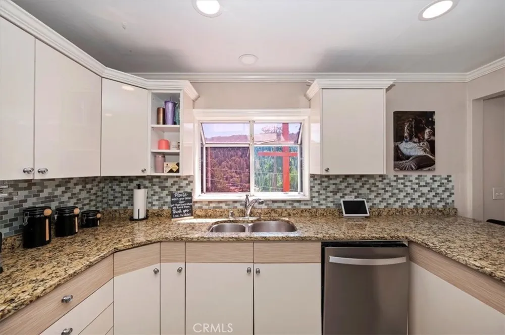 24288 Zurich Drive Crestline, CA 92325