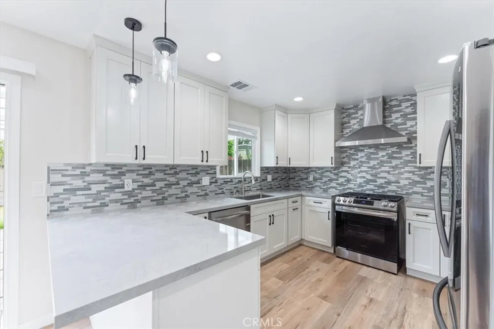 16121 Fantasia Huntington Beach, CA 92649