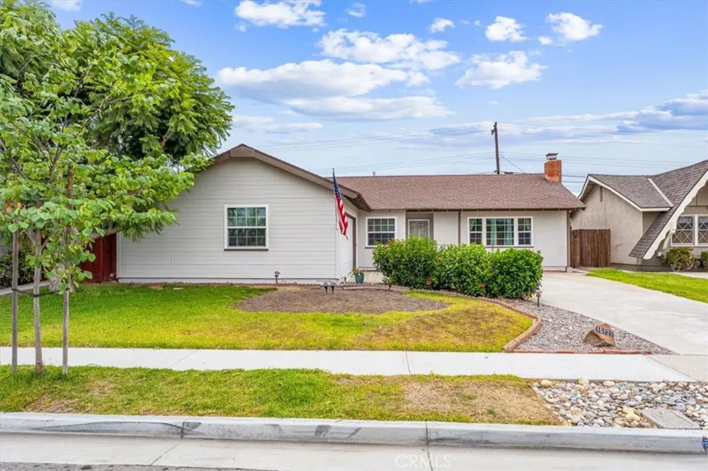 16121 Fantasia Huntington Beach, CA 92649