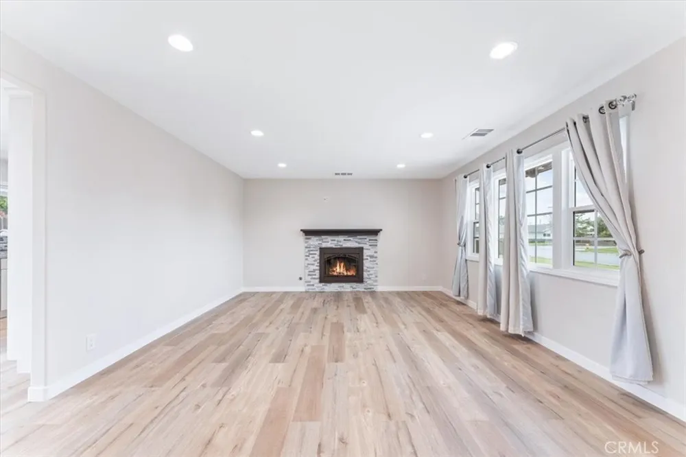 16121 Fantasia Huntington Beach, CA 92649
