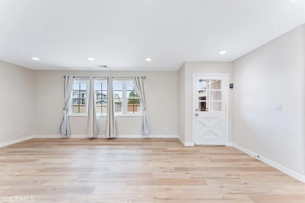 16121 Fantasia Huntington Beach, CA 92649