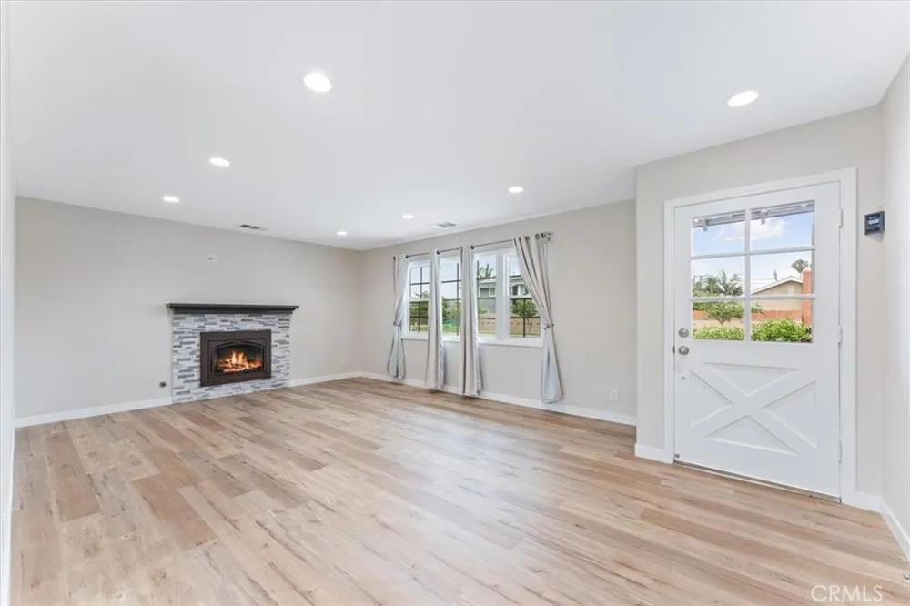 16121 Fantasia Huntington Beach, CA 92649