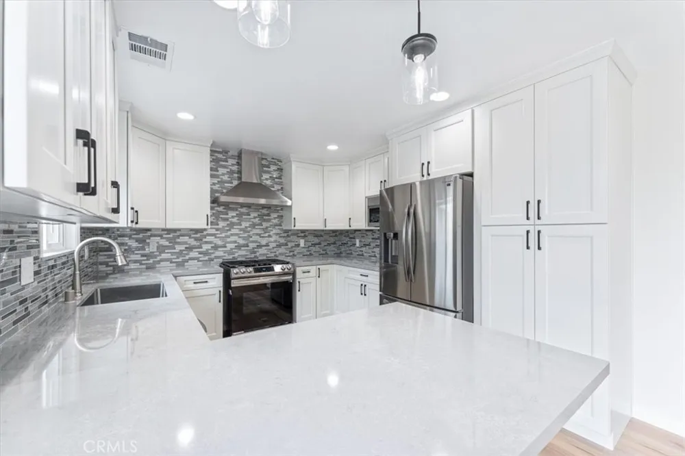 16121 Fantasia Huntington Beach, CA 92649