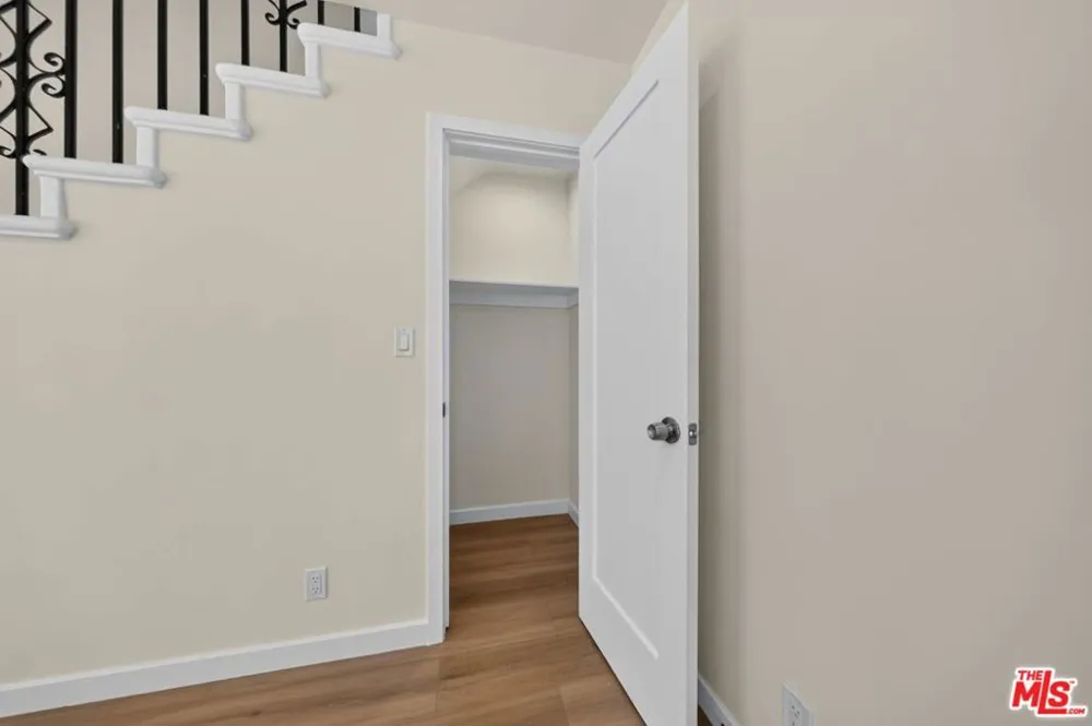 1615 S Adams Street Glendale, CA 91205