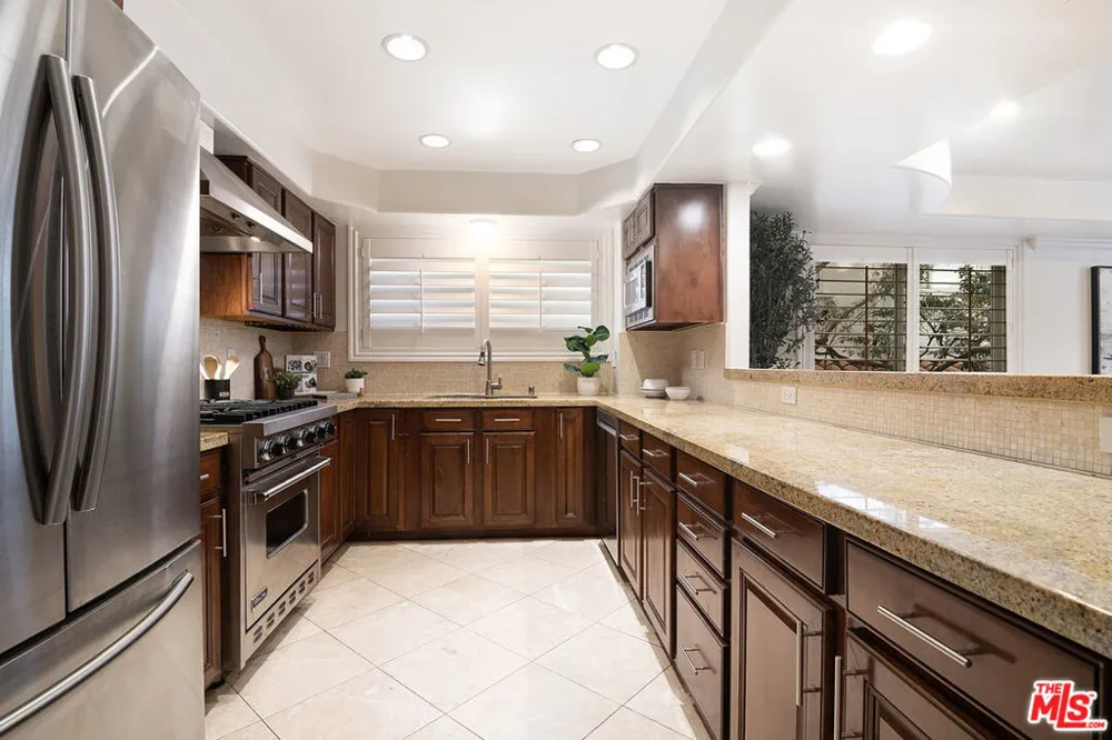 10390 La Grange Avenue #X02 Los Angeles, CA 90025
