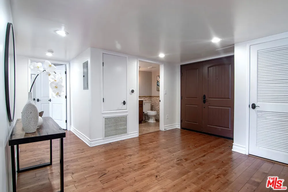 10390 La Grange Avenue #X02 Los Angeles, CA 90025