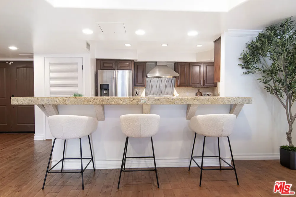 10390 La Grange Avenue #X02 Los Angeles, CA 90025