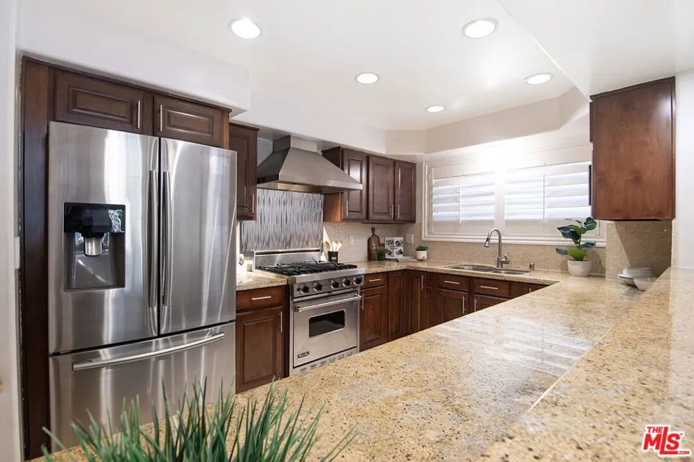 10390 La Grange Avenue #X02 Los Angeles, CA 90025