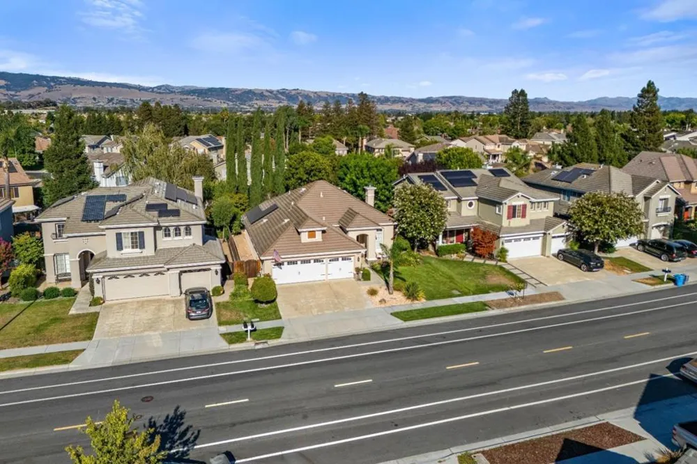 9520 Rancho Hills Drive Gilroy, CA 95020