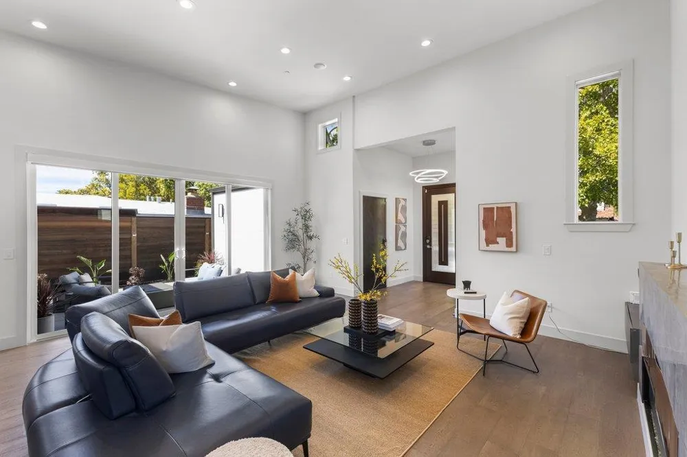 3080 South Court Palo Alto, CA 94306