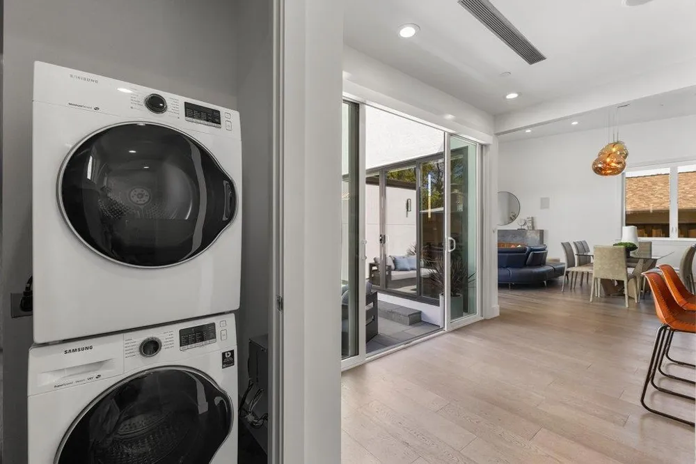 3080 South Court Palo Alto, CA 94306