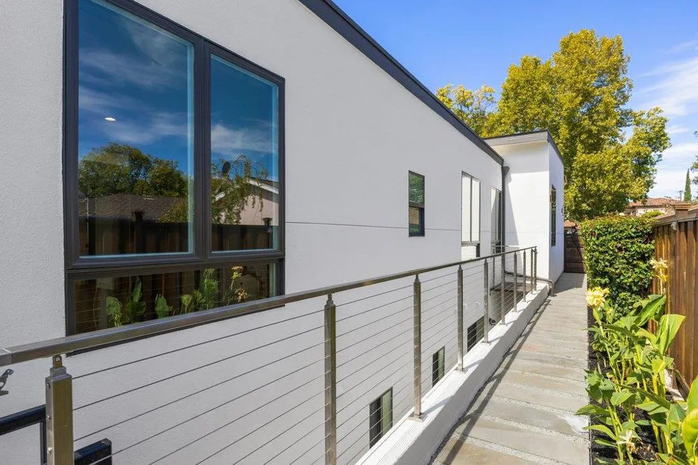 3080 South Court Palo Alto, CA 94306