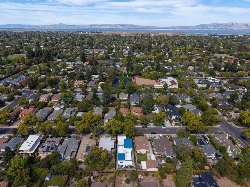 3080 South Court Palo Alto, CA 94306