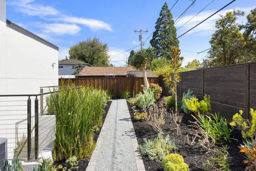 3080 South Court Palo Alto, CA 94306