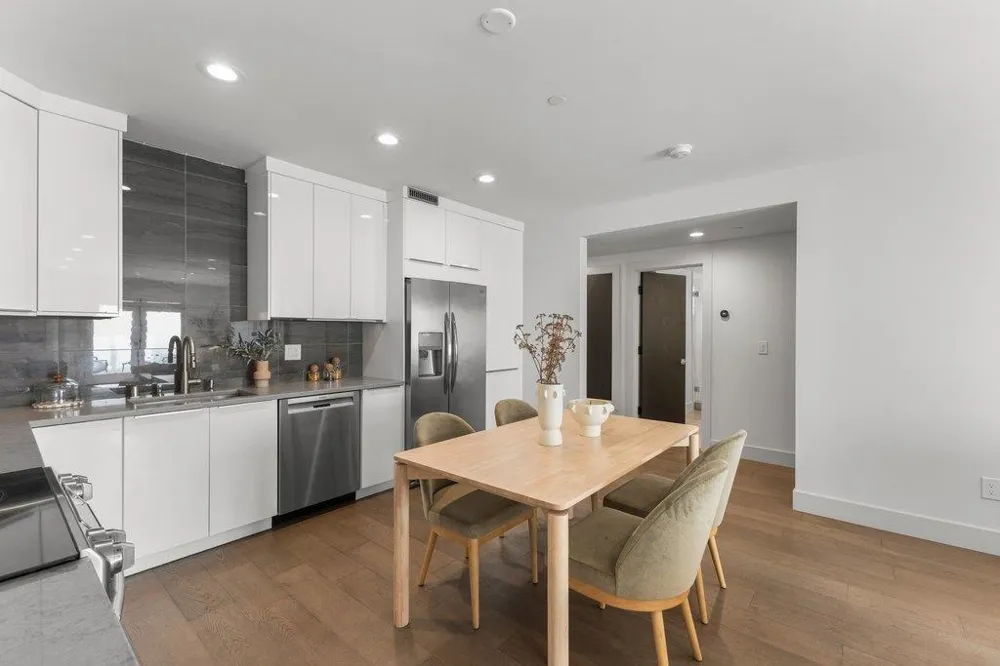 3080 South Court Palo Alto, CA 94306