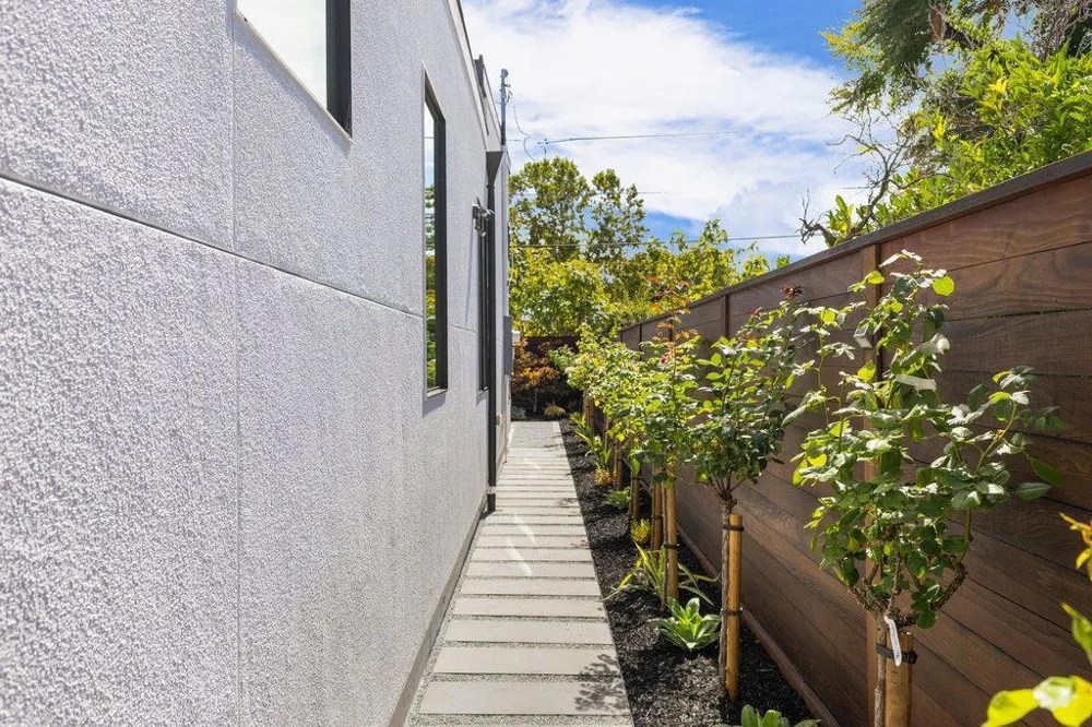 3080 South Court Palo Alto, CA 94306