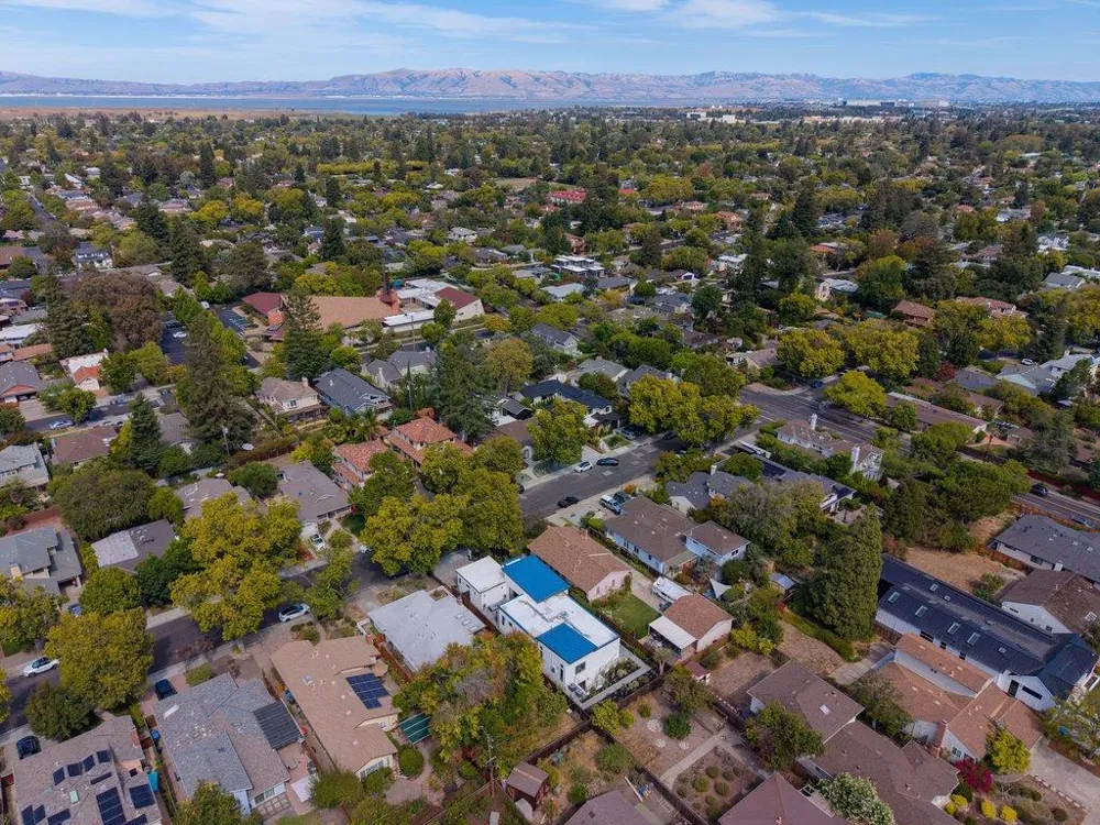 3080 South Court Palo Alto, CA 94306