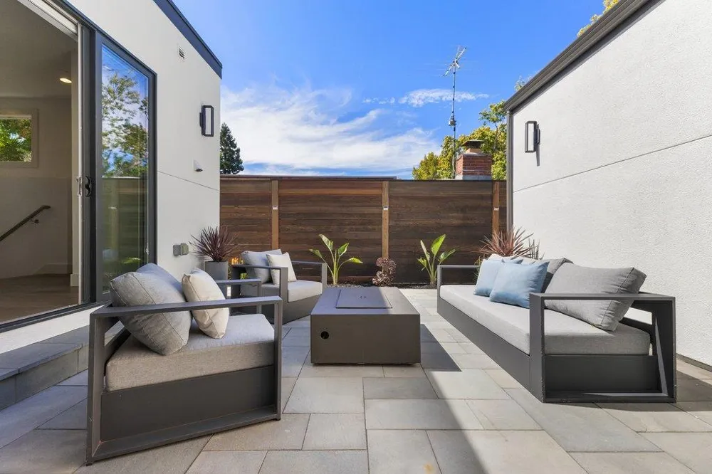3080 South Court Palo Alto, CA 94306