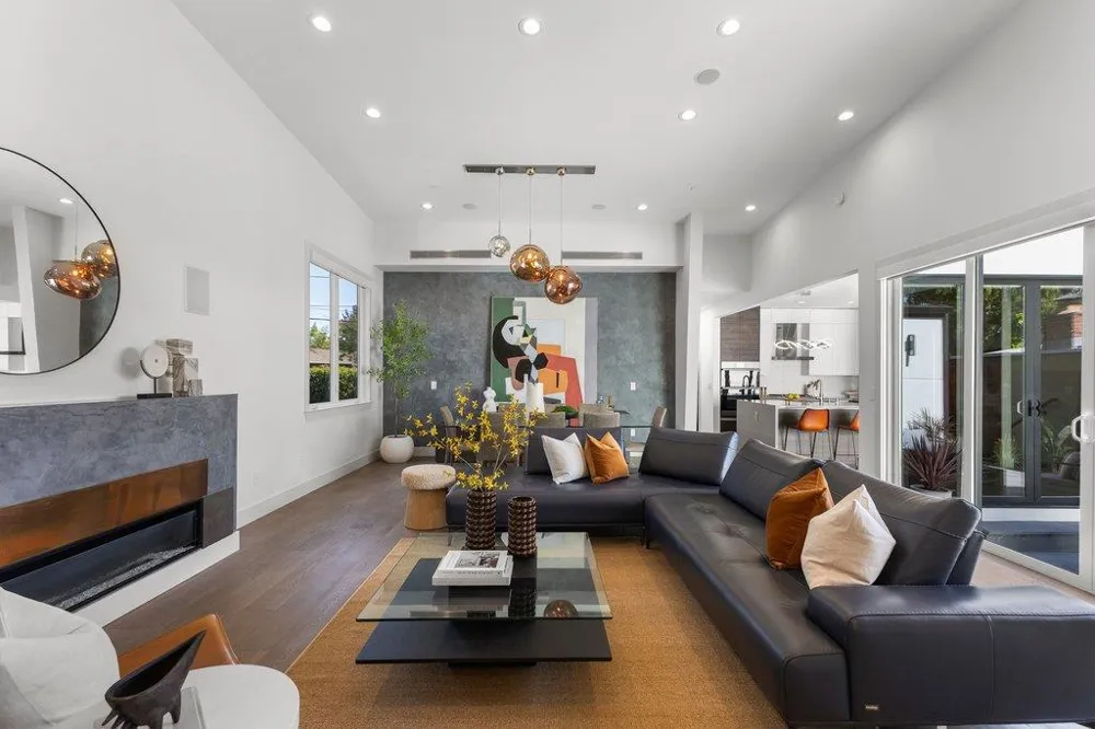 3080 South Court Palo Alto, CA 94306
