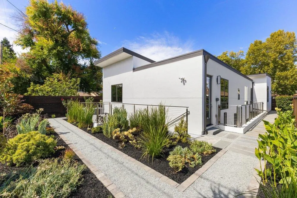 3080 South Court Palo Alto, CA 94306