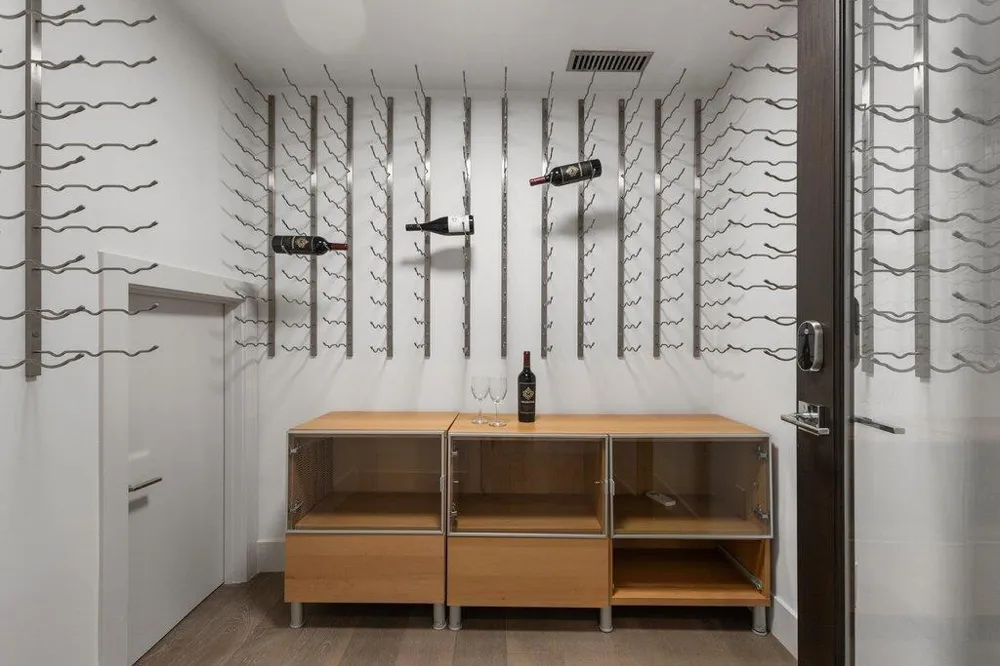 3080 South Court Palo Alto, CA 94306