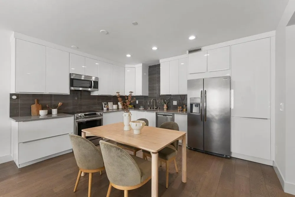 3080 South Court Palo Alto, CA 94306
