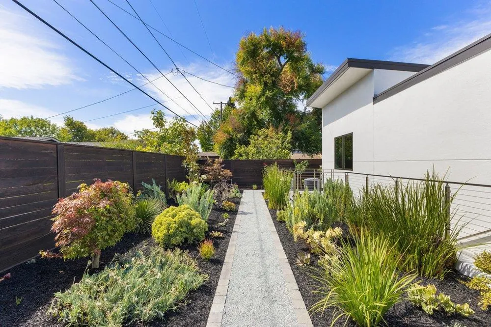 3080 South Court Palo Alto, CA 94306