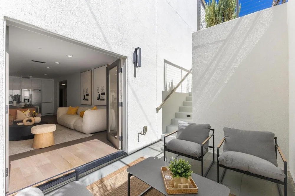 3080 South Court Palo Alto, CA 94306