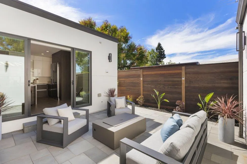 3080 South Court Palo Alto, CA 94306