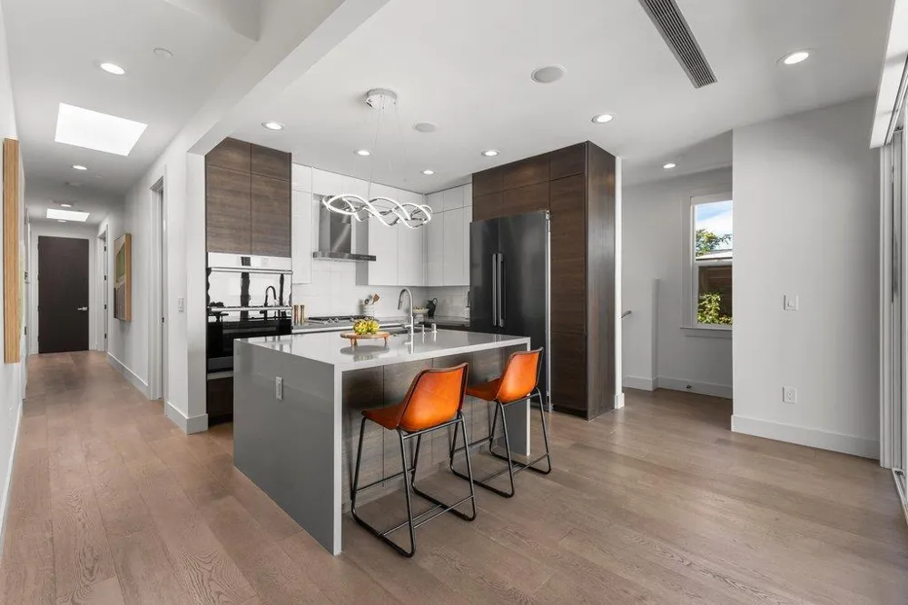 3080 South Court Palo Alto, CA 94306