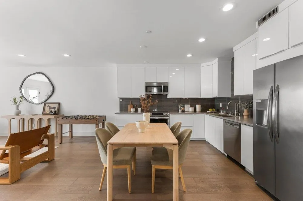3080 South Court Palo Alto, CA 94306