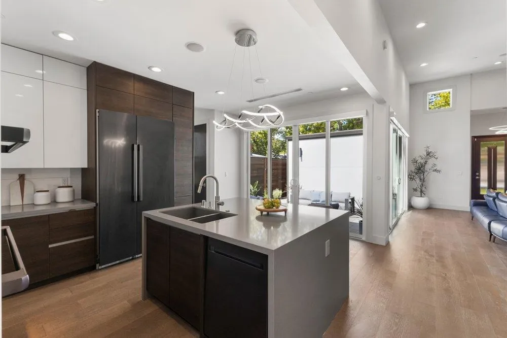 3080 South Court Palo Alto, CA 94306